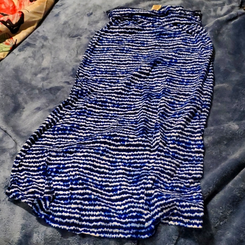 Long skirt with side slit